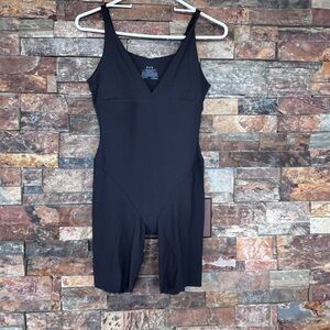 Maidenform Black V-Neck Shape Wear